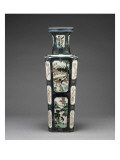 Vase à décor de personnages et paysage