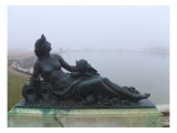 Vue du parc  parterre d'eau  bassin nord  margelle est : la Dordogne