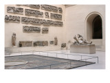 Cour du Sphinx: vue sur la frise de magnésie du Méandre du temple d'Artémis Leucophryène et les