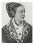 Femme en costume traditionnel savoyard