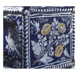Paire de jardinières; motifs peints au blanc fixe et ocre sur fond bleu (bianco sopra azzuro 