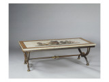 Table basse et rectangulaire formée d'un dessus de marbre et d'un piètement avec deus X courbes
