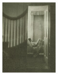 Jeune fille couchée dans sa chambre