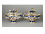 Paire de vases couverts  cassolette Bachelier dit aussi cassolette à festons ; fond bleu de four 