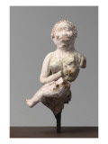 Figurine grotesque : femme aux traits négroïdes allaitant un enfant dont il reste que la partie