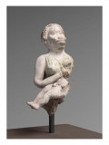 Figurine grotesque : femme aux traits négroïdes allaitant un enfant dont il reste que la partie