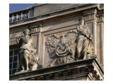 Façade du corps central : statues de l'attique  signes du zodiaque : le Lion  et la Vierge