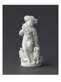 Statuette représentant un jeune enfant nu couronné de fleurs et portant une guirlande en