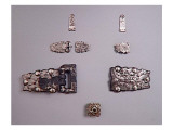 Plaque-boucle et contre plaque  fibule quadrilobée  garniture de chaussure (2 ferrets  1