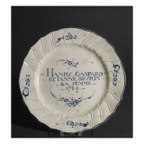 Assiette de mariage plate  ronde  décor peint en bleu  inscription : "Hanry Gaspard et Ianne