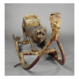 Traineau " au léopard " : caisse en bois en forme de léopard peint au naturel  garnie de velours