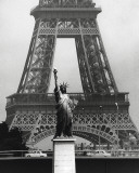 La Tour Eiffel En Liberté  1969