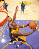 Washington Wizards v Los Angeles Lakers: Kobe Bryant and Yi Jianlian