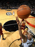 Cleveland Cavaliers  v San Antonio Spurs: Tim Duncan and Jamario Moon