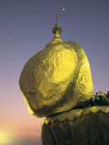 Kyaikhtiyo Pagoda on the Golden Rock