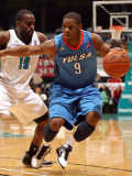 Tulsa 66ers v Sioux Falls Skyforce: Tweety Carter and Leemire Goldwire