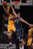 Washington Wizards v Los Angeles Lakers: Kobe Bryant and Yi Jianlian