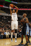 Denver Nuggets v Charlotte Bobcats: Shaun Livingston and Chauncey Billups