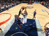 Atlanta Hawks v New Jersey Nets: Travis Outlaw and Damien WIlkins