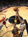 Cleveland Cavaliers  v San Antonio Spurs: Tim Duncan and Mo Williams