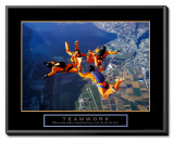 Teamwork: Skydivers