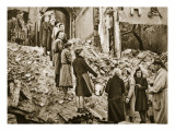 Trummerfrauen Clear Rubble in Berlin  1945