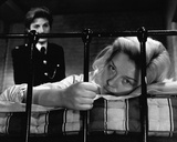 Diana Dors - Yield to the Night