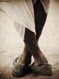 Camel Trader Standing Cross Footed