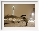 Photographer Anthony Evora Uses an Umbrella to Keep Falling Snow Off of His Camera  in Seattle