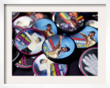 Michael Jackson Buttons Sold at Viewing of His Memorial near Apollo Theatre  July 7  2009