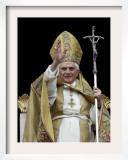 Pope Benedict Xvi Delivers His ''Urbi Et Orbi'' Message