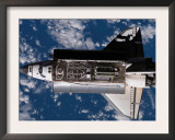 A Nadir View of the Space Shuttle Atlantis  June 10  2007