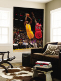 Atlanta Hawks v Los Angeles Lakers  Los Angeles  CA - February 22: Lamar Odom and Marvin Williams