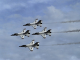 Usaf Thunderbirds Flying F-16 Fighting Falcons in Formation