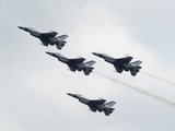 Usaf Thunderbirds Flying F-16 Fighting Falcons in Formation