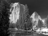 A Long Exposure and a Full Moon Light Up the Yosemite Valley