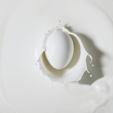 Egg splashing in milk