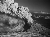Mt St Helens Erupting