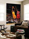 Atlanta Hawks v Los Angeles Lakers  Los Angeles  CA - February 22: Lamar Odom and Marvin Williams