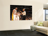 New York Knicks v Los Angeles Lakers  Los Angeles  CA - January 9: Andrew Bynum and Leon Wood