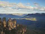 The Three Sisters and Jamison Valley  Blue Mountains  Blue Mountains National Park  Nsw  Australia