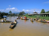 Floating Market  Ywama  Inle Lake  Shan State  Myanmar (Burma)  Asia