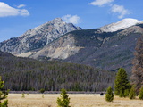 Couple Hiking Below Mount Baker  Rocky Mountain National Park  Colorado  USA