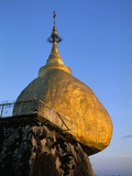 Kyaiktiyo Pagoda (Golden Rock Pagoda)  Mon State  Myanmar (Burma)  Asia