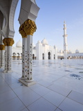 Gilded Columns of Sheikh Zayed Bin Sultan Al Nahyan Mosque  Abu Dhabi  United Arab Emirates