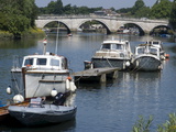 The Bridge Over the Thames With Pleasure Boats in the Foreground  Richmond  Surrey  England  Uk