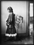 Apache Woman  C1902
