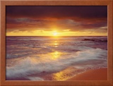 Sunset Cliffs Beach on the Pacific Ocean at Sunset  San Diego  California  USA