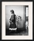 Apache Woman  C1902