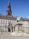 Christiansborg Palace and Statue  Copenhagen  Denmark  Scandinavia  Europe